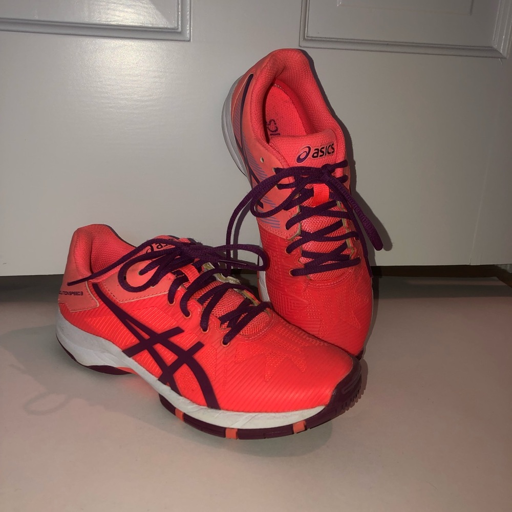 Kids Asics tennis shoes